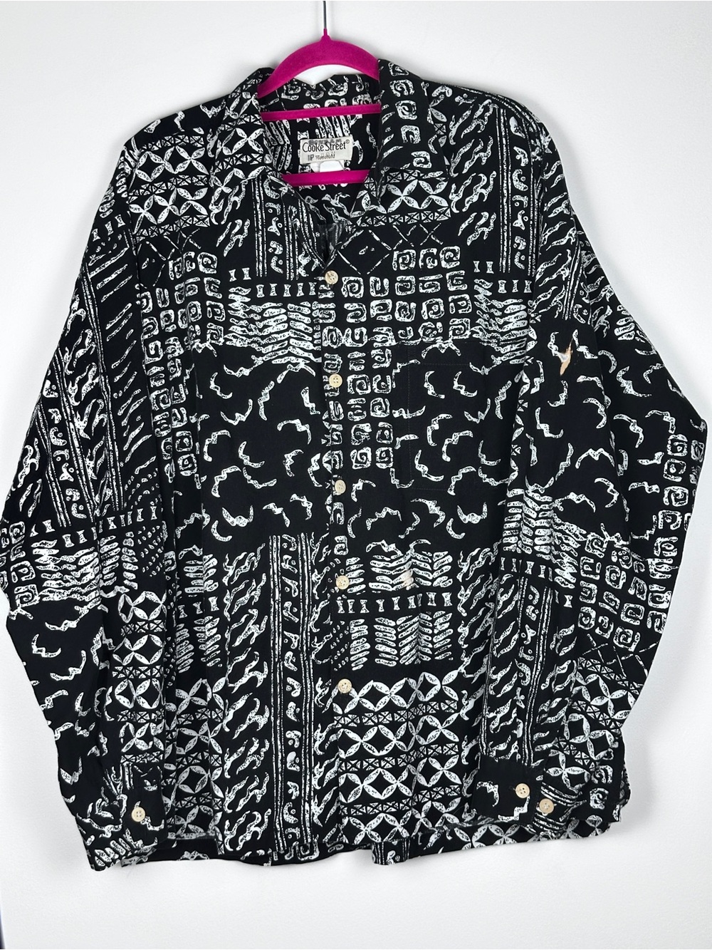 Cookie Street Women’s Size 10 Black White Abstract Tribal Print Button Up Shirt